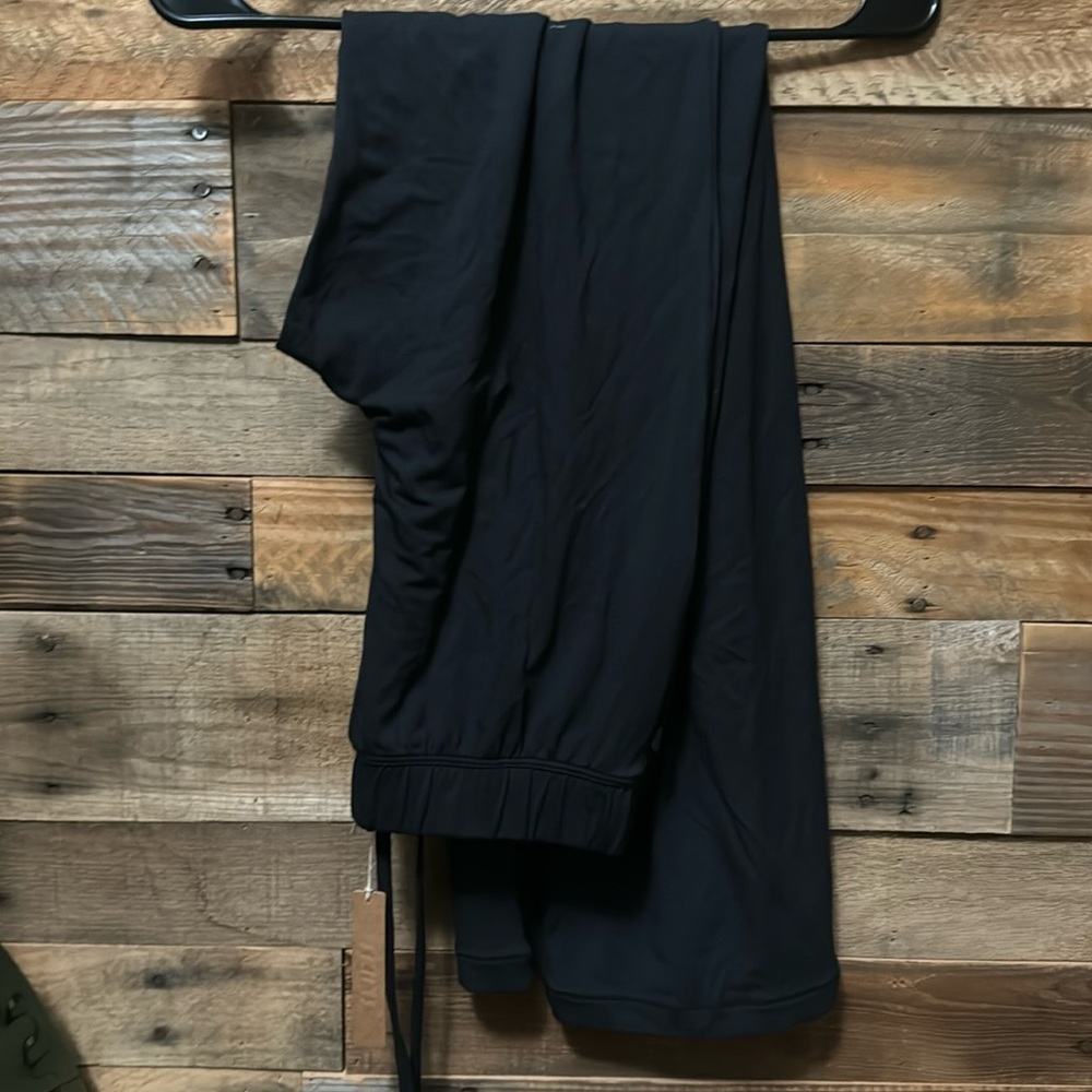 Skims pants